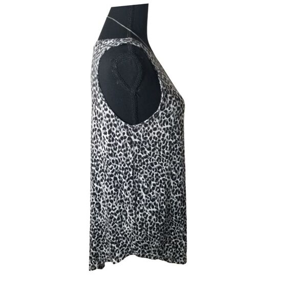 Old Navy Sleeveless animal print Tshirt. C1b2-11 - Picture 2 of 3